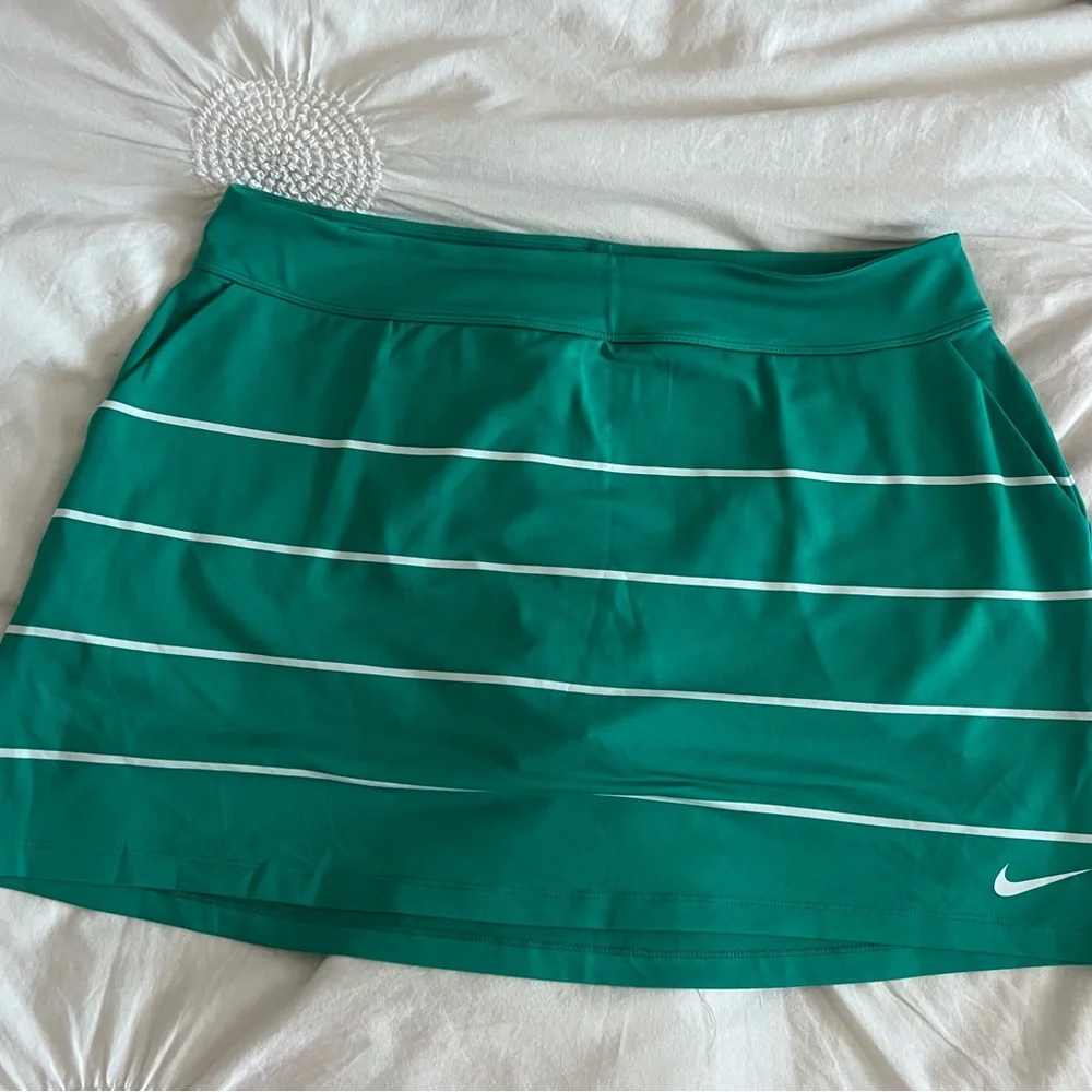 Nike Women's Golf Green and White Skirt - Picture 1 of 3